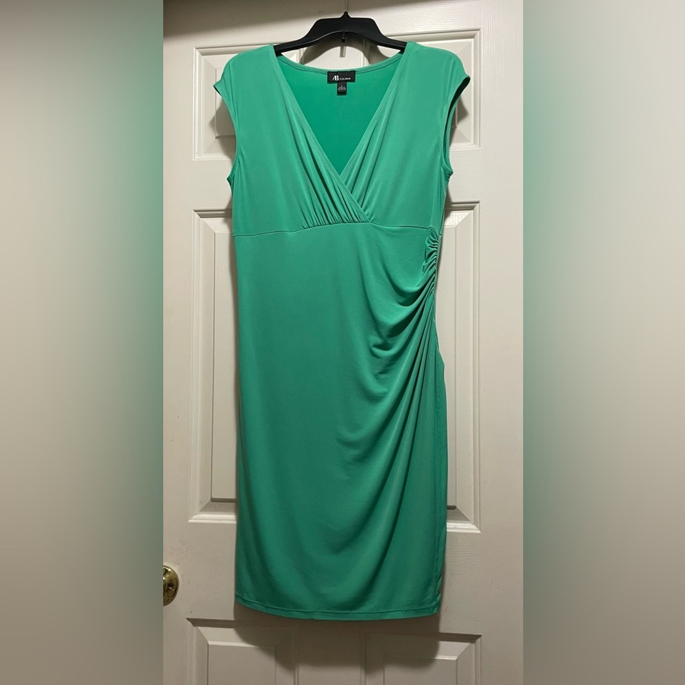 Women’s AB Studio Sheath Dress with Ruching Detail on the side. Size L
